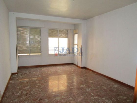 Foto 1 de Pis en venda a Valdepeñas de 5 habitacions amb terrassa i garatge
