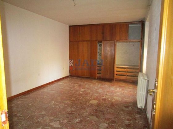 Foto 2 de Pis en venda a Valdepeñas de 5 habitacions amb terrassa i garatge