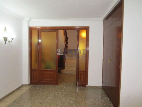 Foto 2 de Pis en venda a Valdepeñas de 5 habitacions amb terrassa i balcó