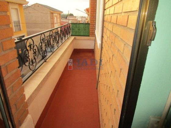 Foto 1 de Chalet en venta en Valdepeñas de 4 habitaciones con terraza y balcón
