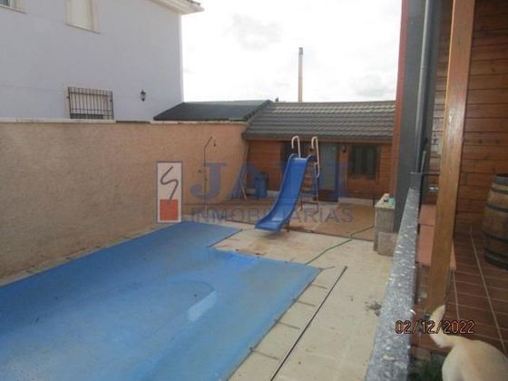 Foto 2 de Xalet en venda a Valdepeñas de 7 habitacions amb piscina i garatge