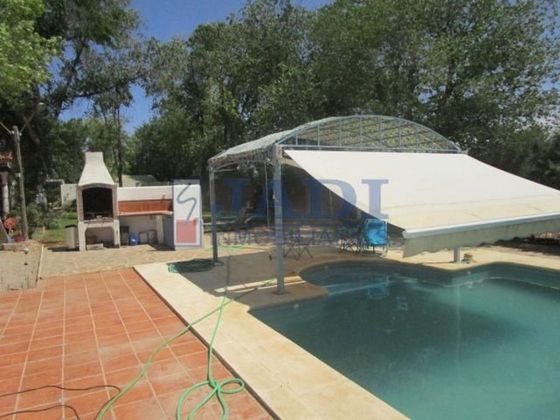 Foto 2 de Casa en venta en Valdepeñas de 4 habitaciones con piscina y aire acondicionado