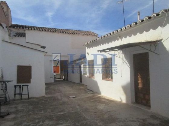 Foto 2 de Chalet en venta en Valdepeñas de 4 habitaciones con terraza y balcón