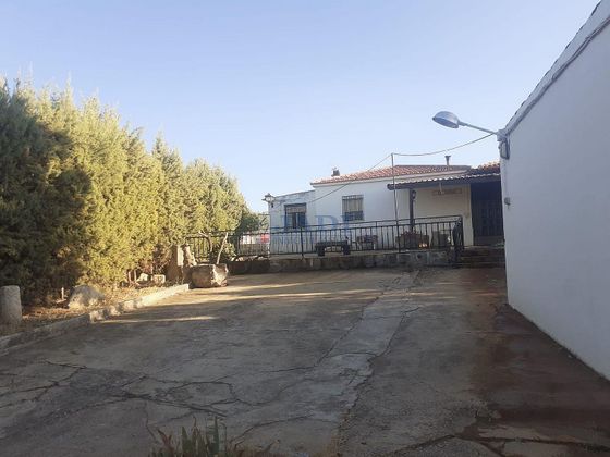 Foto 1 de Casa en venta en Valdepeñas de 4 habitaciones con piscina y aire acondicionado