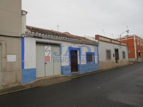 Foto 1 de Casa en venta en Valdepeñas de 2 habitaciones con terraza y garaje