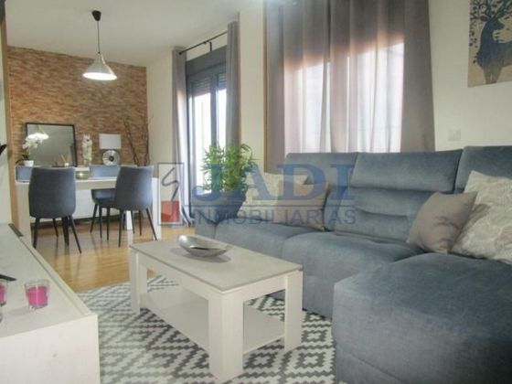 Foto 1 de Ático en venta en Valdepeñas de 2 habitaciones con terraza y garaje