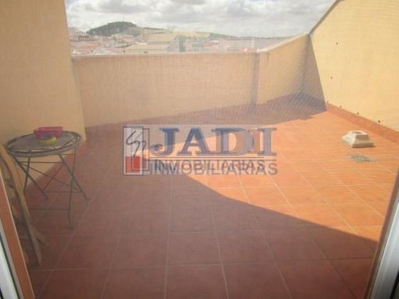 Foto 1 de Àtic en venda a Valdepeñas de 3 habitacions amb terrassa i garatge