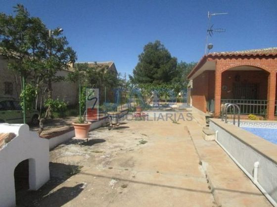 Foto 2 de Chalet en venta en Valdepeñas de 2 habitaciones con terraza y piscina