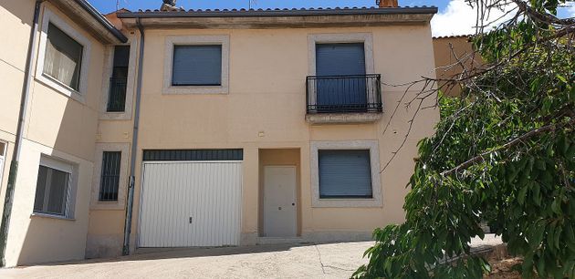 Foto 1 de Dúplex en venda a Almenara de Tormes de 3 habitacions amb garatge i balcó