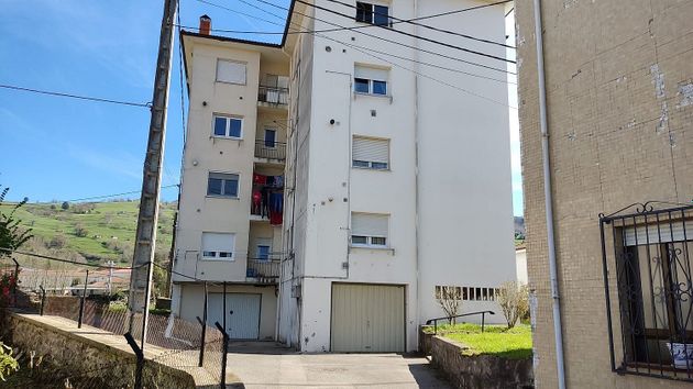 Foto 2 de Venta de piso en Villacarriedo de 3 habitaciones con terraza