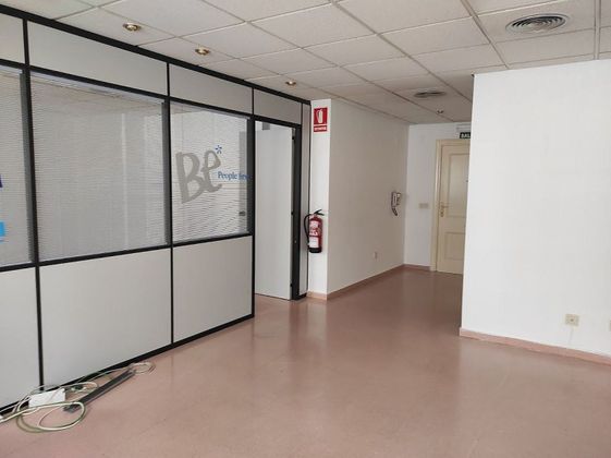 Foto 2 de Alquiler de oficina en Centro - Logroño con garaje y aire acondicionado