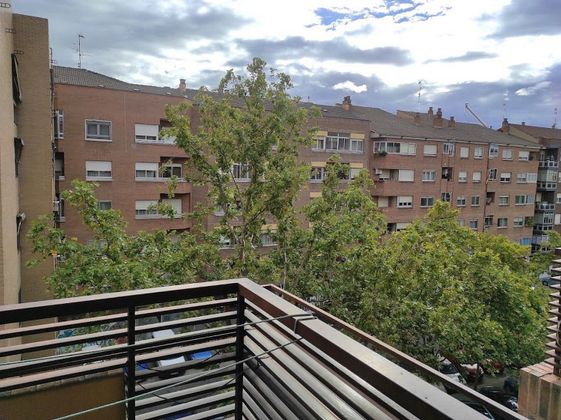 Foto 2 de Pis en venda a Centro - Logroño de 2 habitacions amb balcó i calefacció