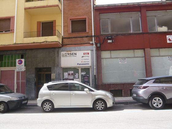 Foto 1 de Venta de local en calle De Juan María Guelbenzu Kalea de 160 m²