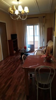 Foto 2 de Venta de piso en calle Portugal de 3 habitaciones con terraza y muebles