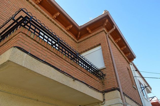Foto 1 de Casa adossada en venda a Tarancón de 4 habitacions amb terrassa i balcó