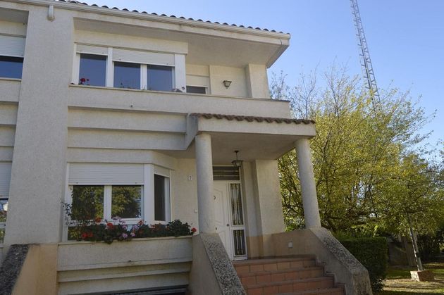Foto 1 de Venta de casa adosada en Villarrubio de 4 habitaciones con garaje y jardín