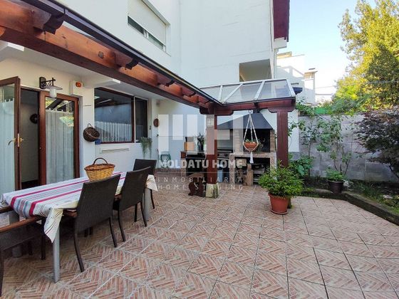 Foto 1 de Casa adossada en venda a Miracruz - Bidebieta de 5 habitacions amb terrassa i piscina