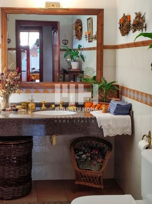 Foto 2 de Venta de casa adosada en Miracruz - Bidebieta de 5 habitaciones con terraza y piscina