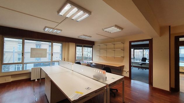 Foto 1 de Oficina en alquiler en Pinar - Anaka - Belaskoenea de 86 m²