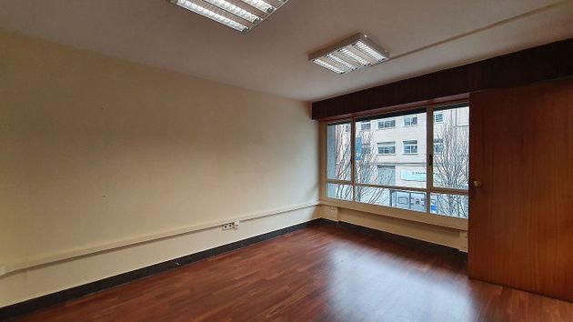 Foto 2 de Oficina en alquiler en Pinar - Anaka - Belaskoenea de 86 m²