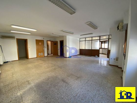 Foto 2 de Pis en venda a Centro - Cuenca de 4 habitacions amb terrassa i calefacció
