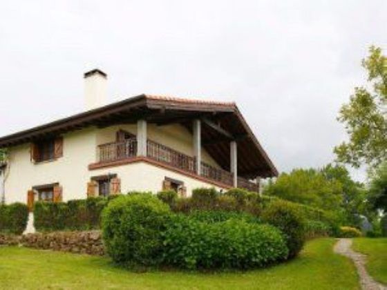 Foto 2 de Casa en venta en Oiartzun de 4 habitaciones con terraza y piscina