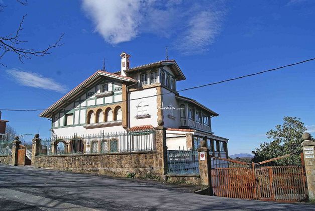 Foto 2 de Xalet en venda a Sondika de 7 habitacions amb terrassa i garatge