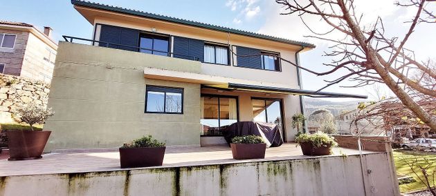Foto 2 de Chalet en venta en Coruxo - Oia - Saiáns de 7 habitaciones con terraza y jardín