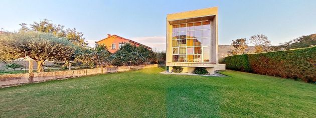 Foto 1 de Chalet en venta en Coruxo - Oia - Saiáns de 3 habitaciones con terraza y jardín