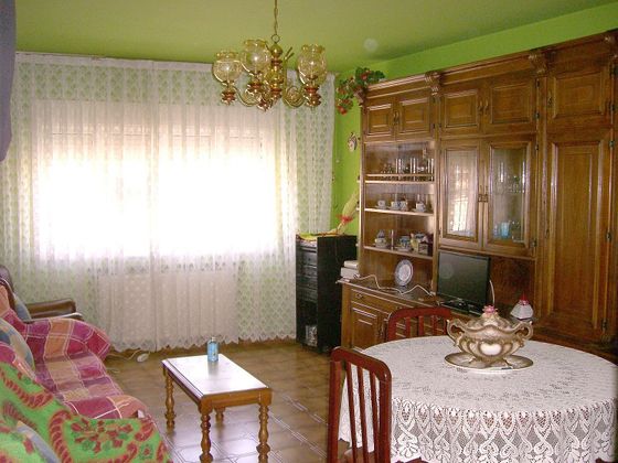 Foto 2 de Pis en venda a avenida Principado de 3 habitacions amb mobles i calefacció