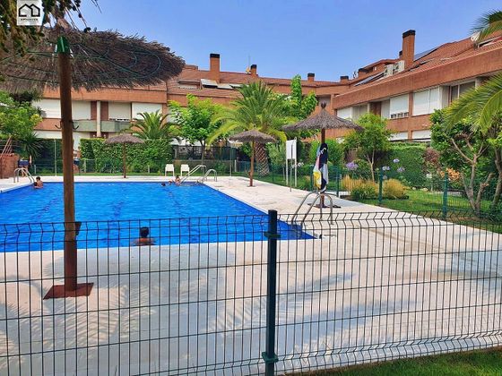 Foto 2 de Casa adossada en venda a Centro - Corte Inglés de 4 habitacions amb terrassa i piscina