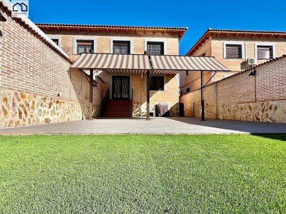 Foto 1 de Casa en venta en Santa Olalla de 4 habitaciones con garaje y jardín
