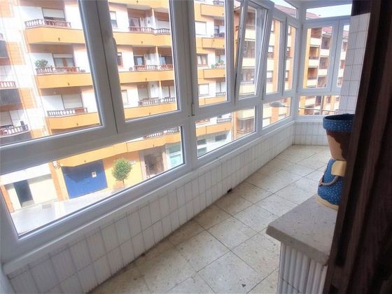Foto 2 de Venta de piso en Pravia de 3 habitaciones con terraza y balcón