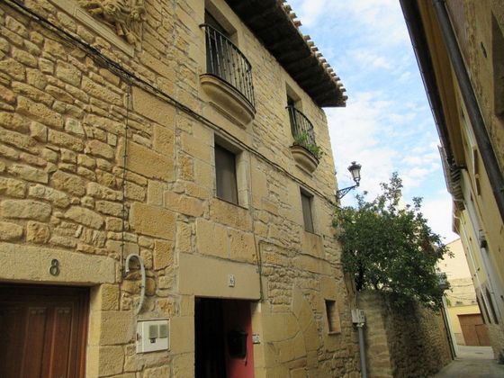 Foto 2 de Casa en venda a calle Los Fueros de 5 habitacions amb balcó i calefacció