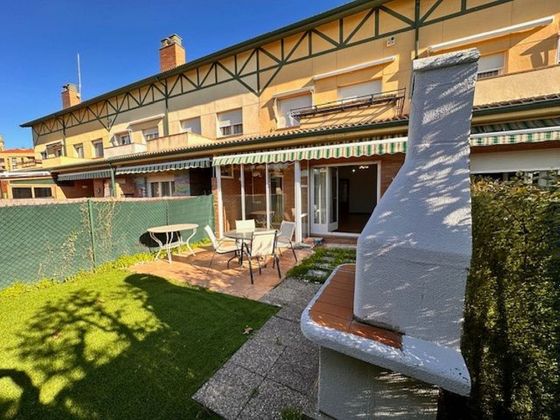 Foto 2 de Casa adossada en venda a Oyón/Oion de 4 habitacions amb terrassa i piscina