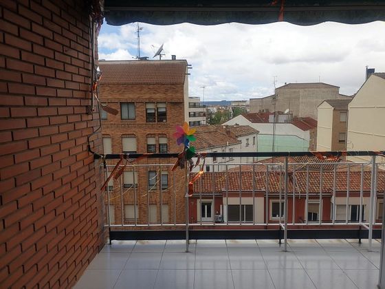 Foto 2 de Alquiler de piso en Centro - Logroño de 4 habitaciones con terraza y calefacción