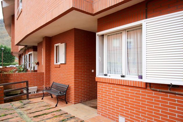 Foto 2 de Casa en venta en Morcín de 4 habitaciones con terraza y piscina