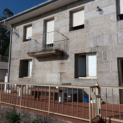 Foto 1 de Venta de chalet en Ponte Caldelas de 4 habitaciones con terraza y jardín