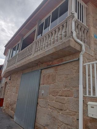 Foto 1 de Casa en venta en San Cibrao das Viñas de 2 habitaciones con garaje y jardín