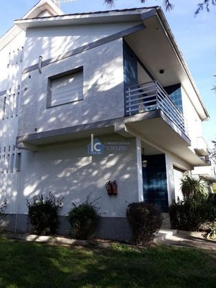 Foto 1 de Chalet en venta en Pereiro de Aguiar (O) de 5 habitaciones con terraza y garaje