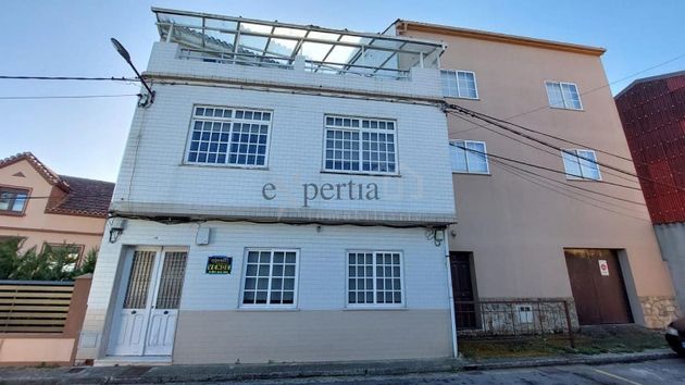 Foto 1 de Chalet en venta en Pobra do Caramiñal (A) de 5 habitaciones con terraza y jardín
