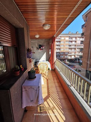 Foto 2 de Pis en venda a plaza Olazko Amaren de 4 habitacions amb terrassa i balcó