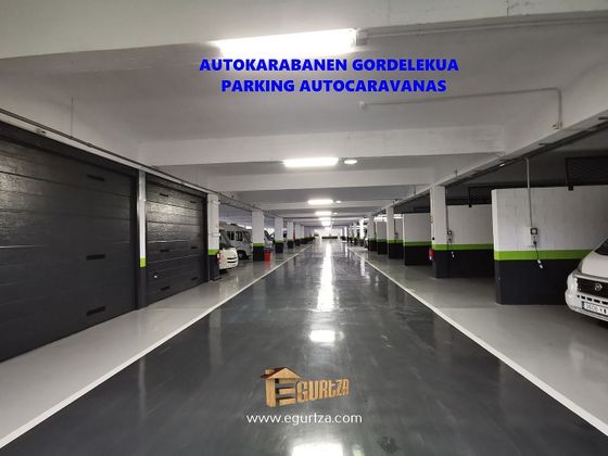 Foto 1 de Garaje en venta en calle Parking Autocaravanas Landeta Hiribidea de 24 m²