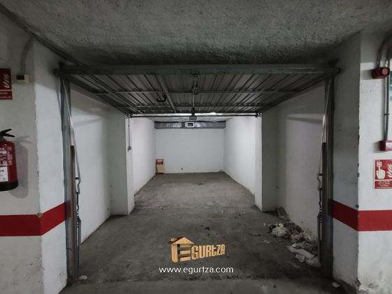 Foto 1 de Venta de garaje en calle Urbitarte Auzoa de 31 m²