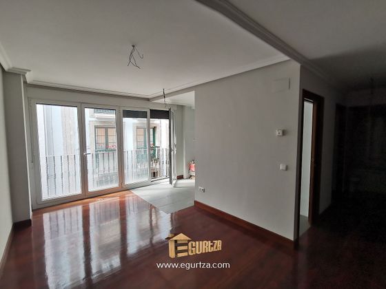Foto 2 de Pis en venda a calle Enparan de 3 habitacions amb balcó i calefacció