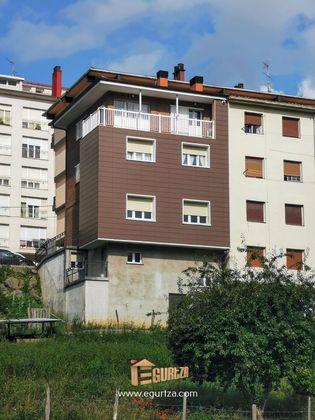 Foto 1 de Xalet en venda a calle Toribio Altzaga de 4 habitacions amb terrassa i garatge