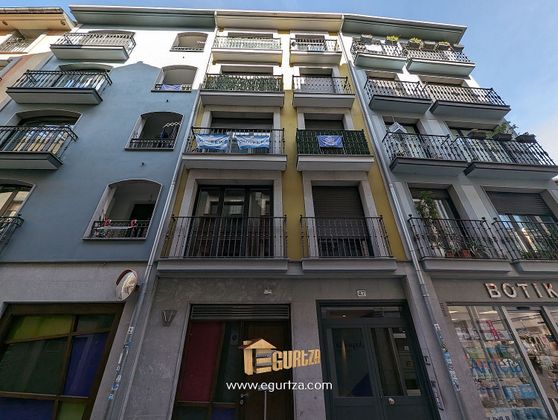 Foto 1 de Pis en venda a calle Enparan Kalea de 2 habitacions amb balcó i calefacció