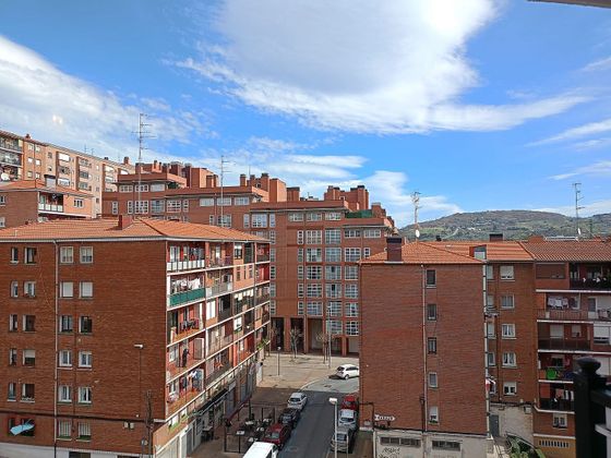 Foto 1 de Venta de piso en Centro - Desierto - Arrontegi de 3 habitaciones con terraza y balcón