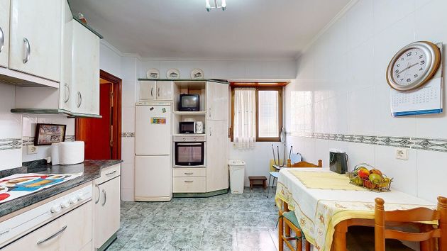 Foto 2 de Piso en venta en Portugalete de 2 habitaciones con ascensor