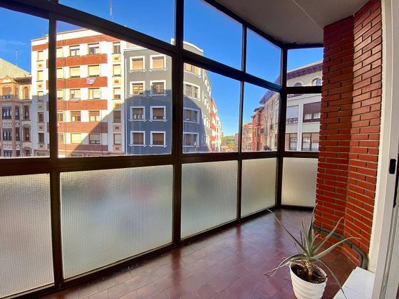 Foto 2 de Pis en venda a Centro - Desierto - Arrontegi de 4 habitacions amb balcó i calefacció